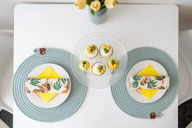 Egyetem közelében konyha asztal dekorral