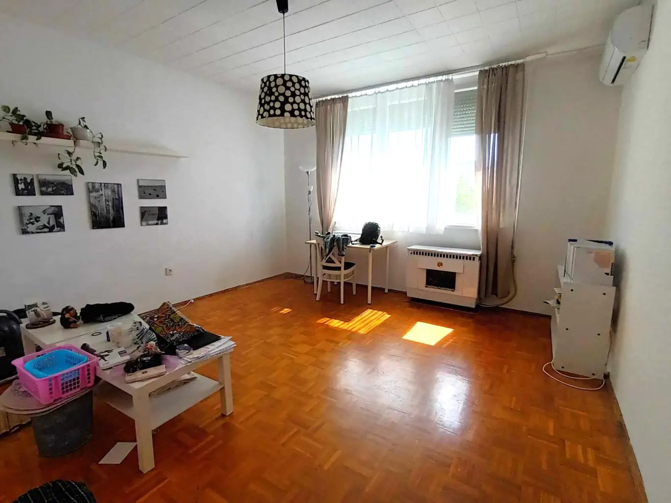 Egyetem közelében nappali előtte