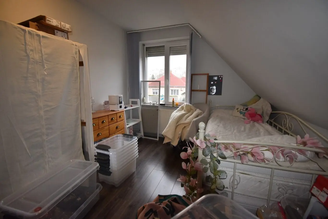 Csigekert kisszoba előtte